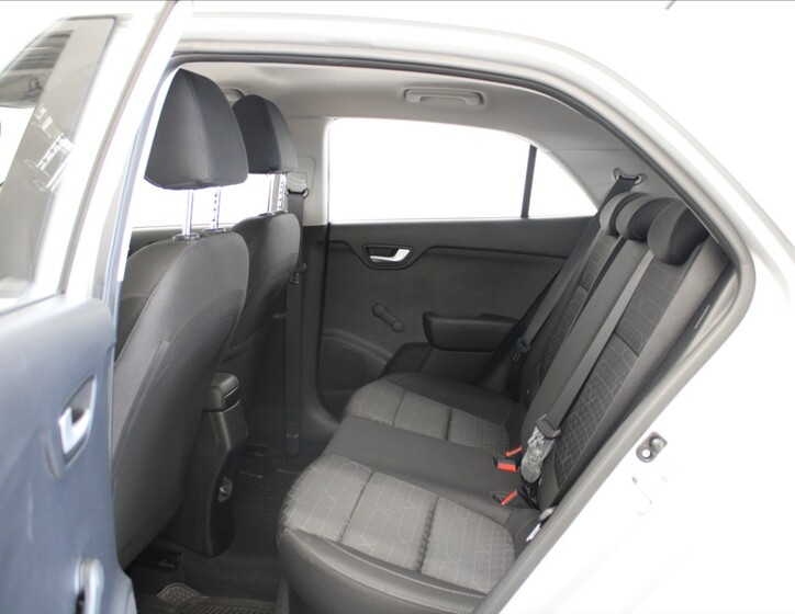 KIA Rio 7