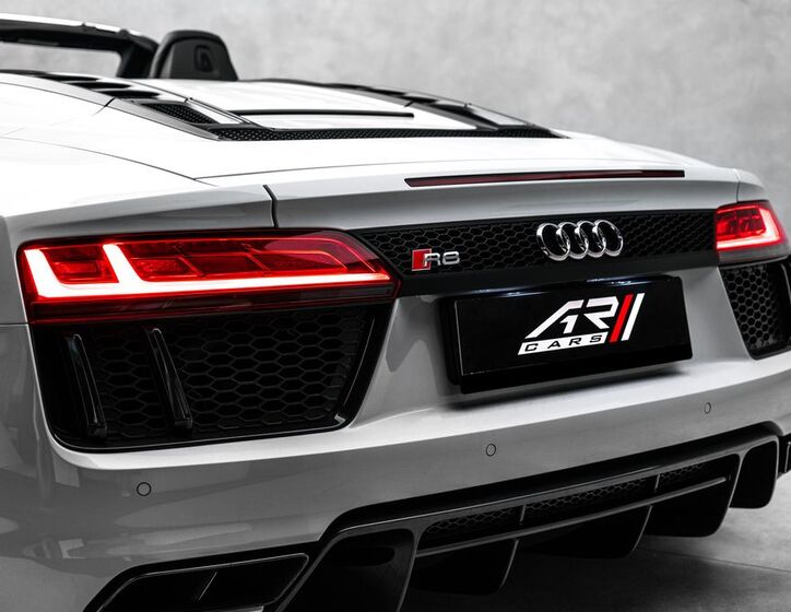 Audi R8 11