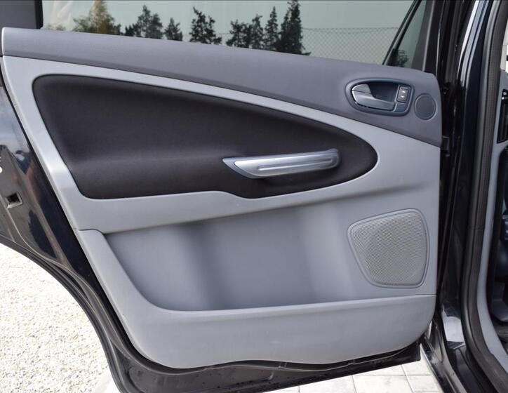 Ford Galaxy 26