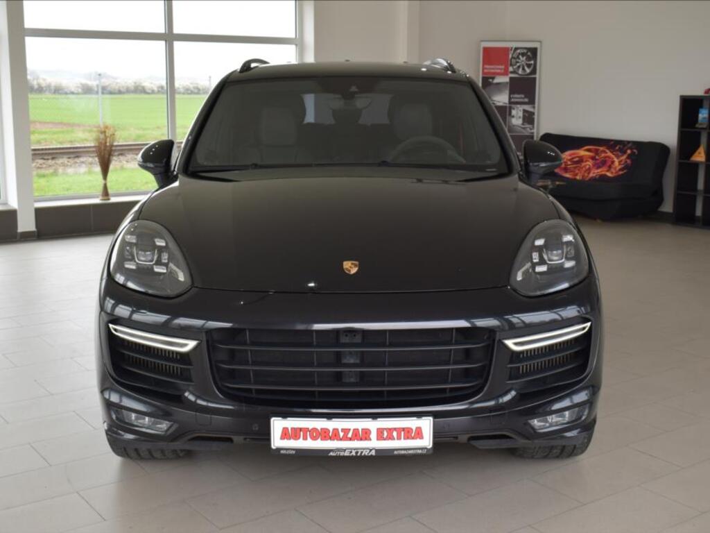 Porsche Cayenne 2