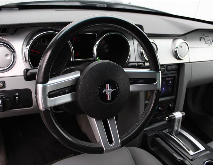 Ford Mustang 13
