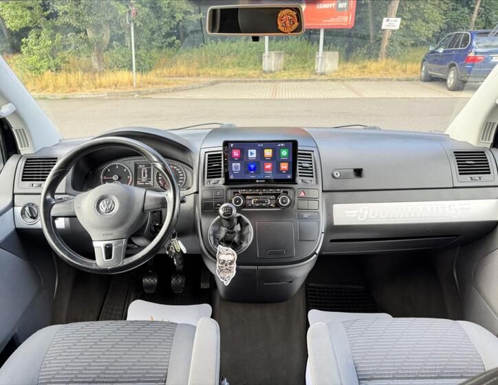 Volkswagen Multivan 14