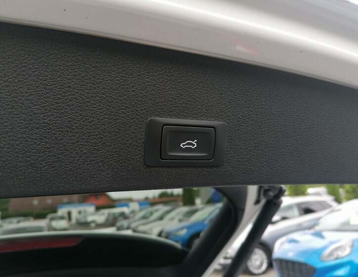 Audi Q2 25