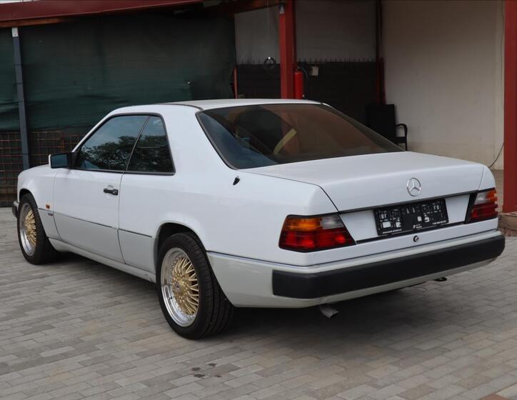 Mercedes-Benz 200 4