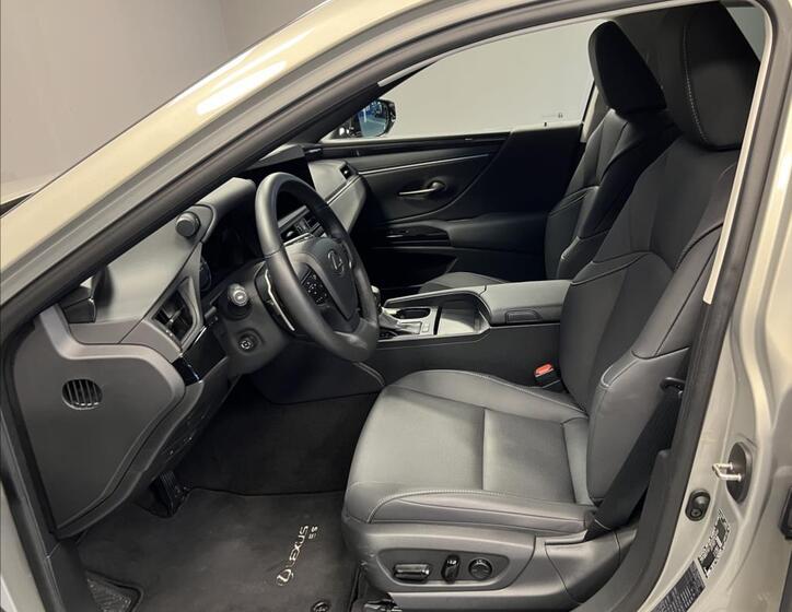 Lexus ES 300 6