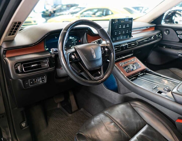 Lincoln Aviator 13
