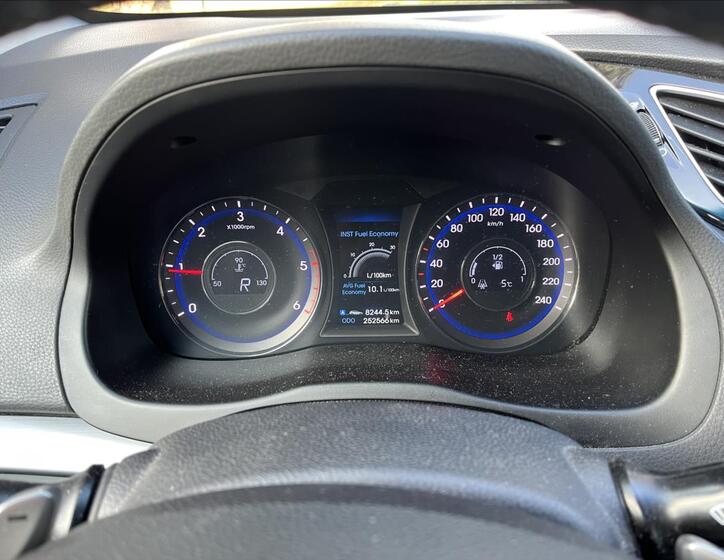 Hyundai i40 12
