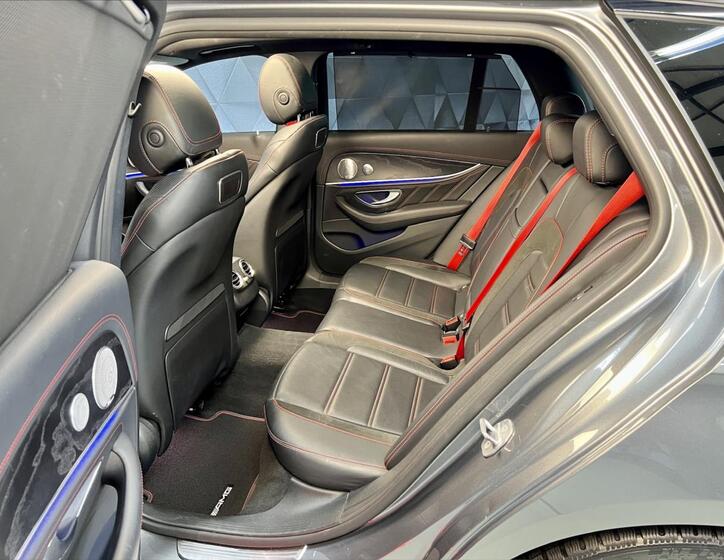 Mercedes-Benz Třídy E 12