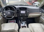 Mitsubishi Pajero 9