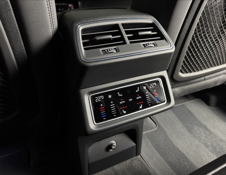 Audi e-tron 17