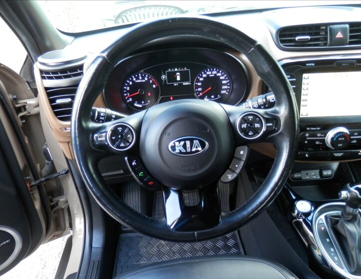 KIA Soul 10