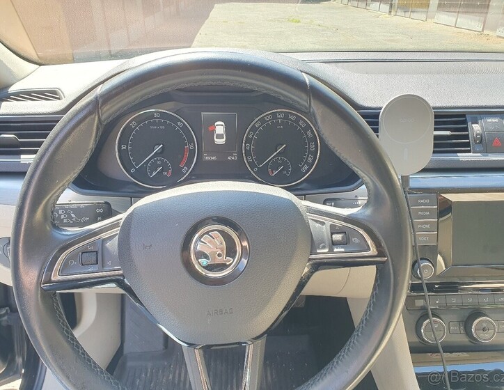 Škoda Superb 11