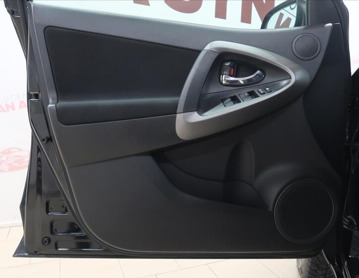 Toyota RAV4 9