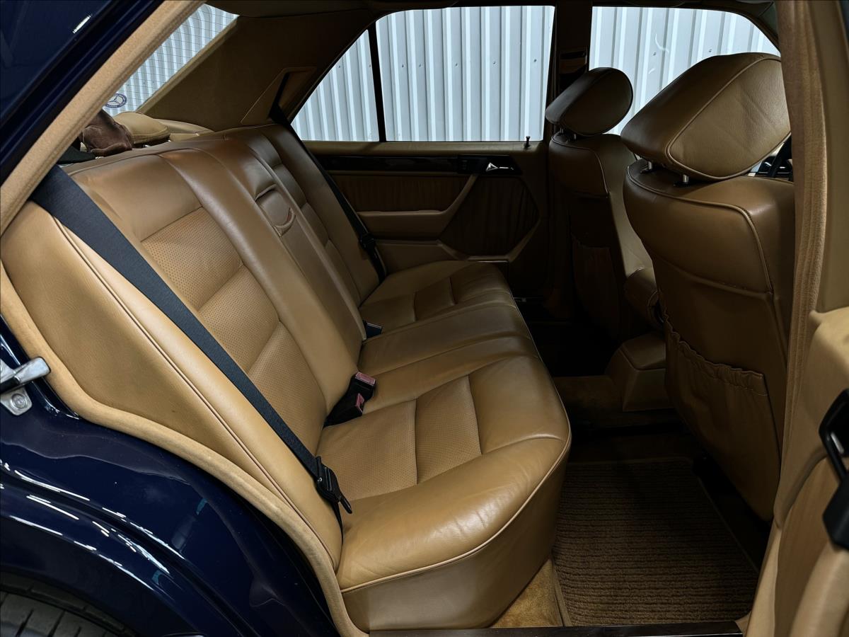 Mercedes-Benz 124