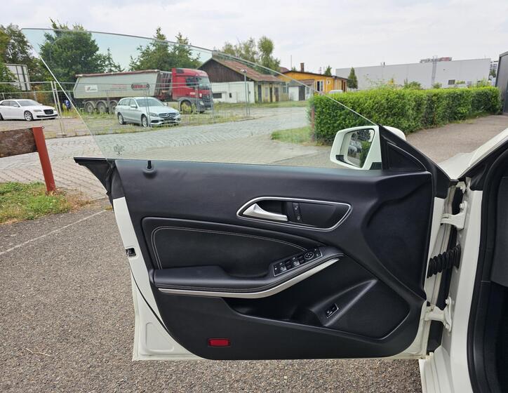 Mercedes-Benz CLA 9