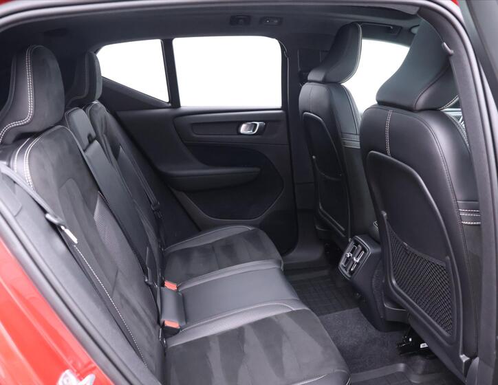 Volvo XC40 16