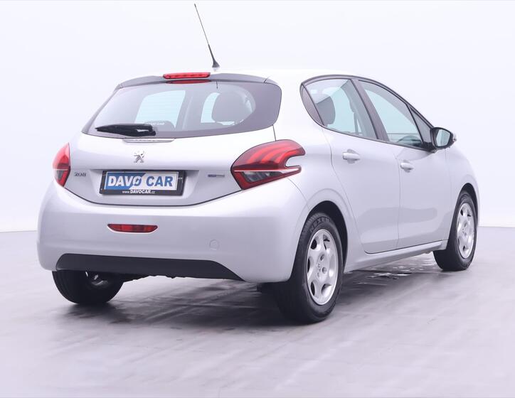 Peugeot 208 7