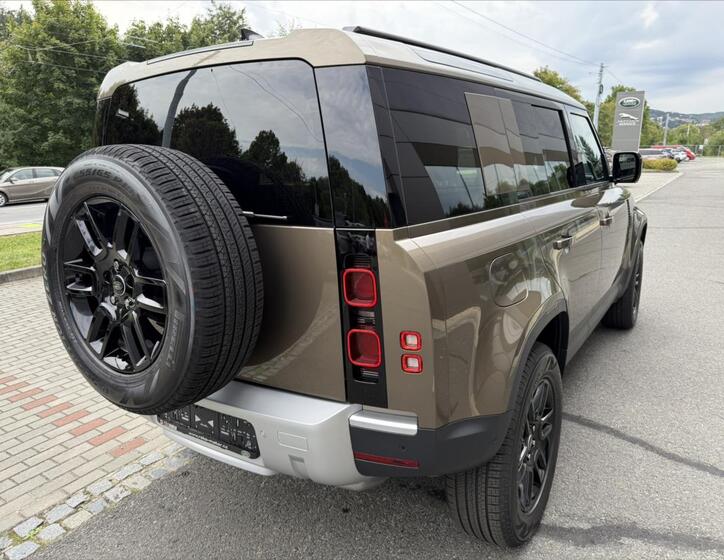 Land Rover Defender 7