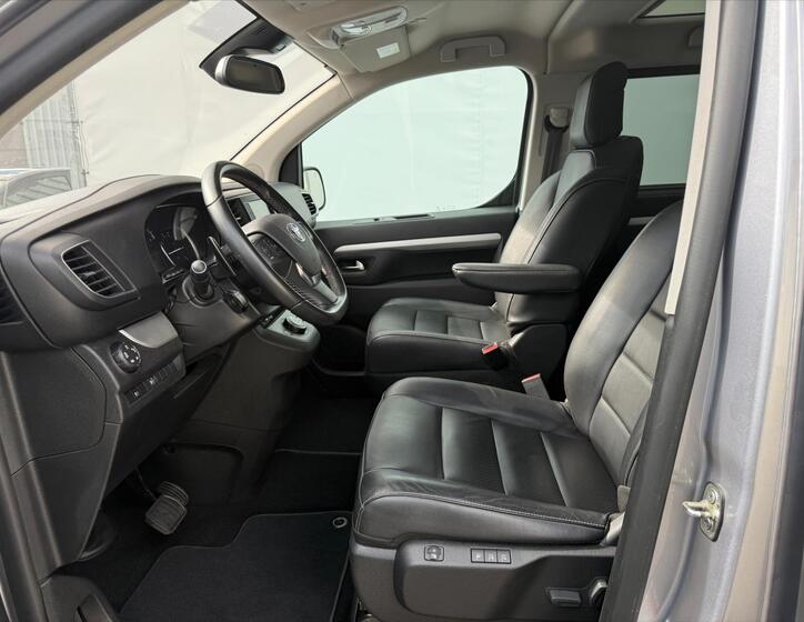 Toyota ProAce 9