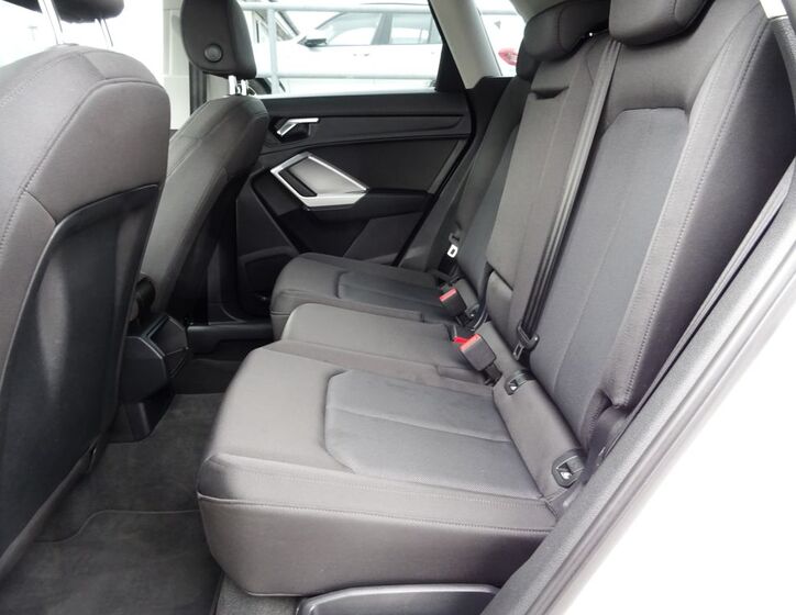 Audi Q3 20