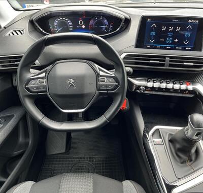 Peugeot 5008 10
