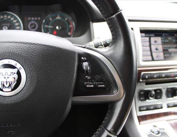 Jaguar XF 16