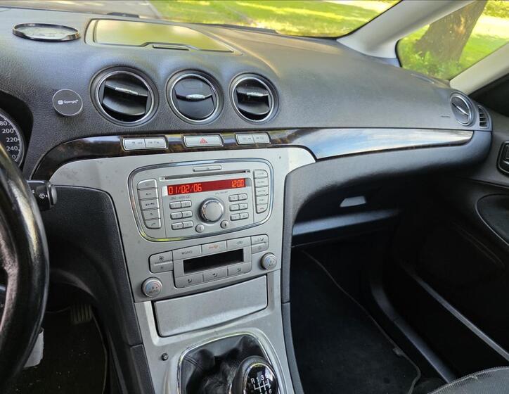 Ford Galaxy 13