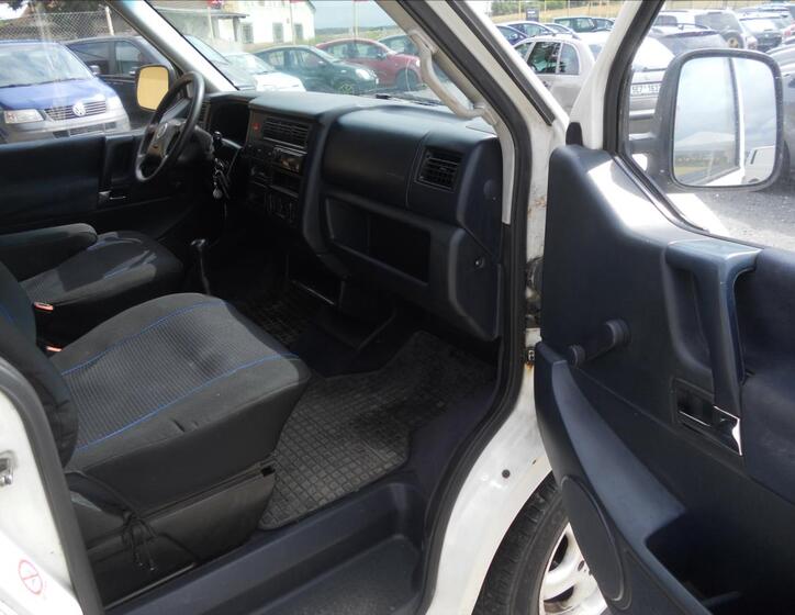 Volkswagen Caravelle 19