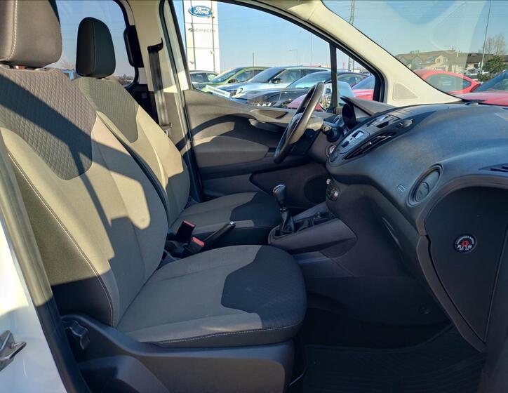 Ford Tourneo Courier 16