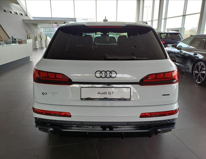 Audi Q7 6