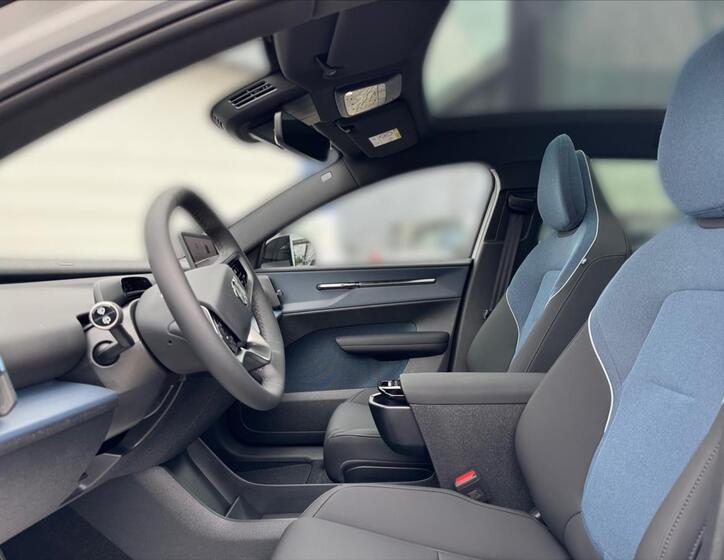 Volvo EX30 7