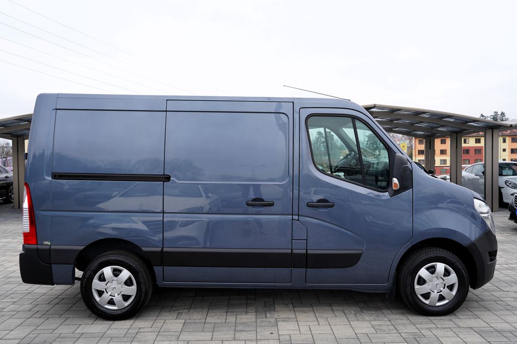 Nissan NV400