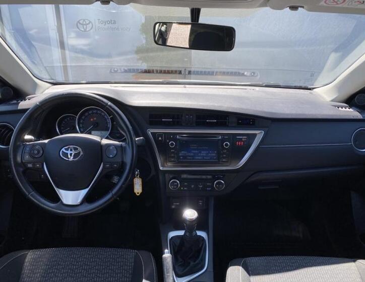 Toyota Auris 12