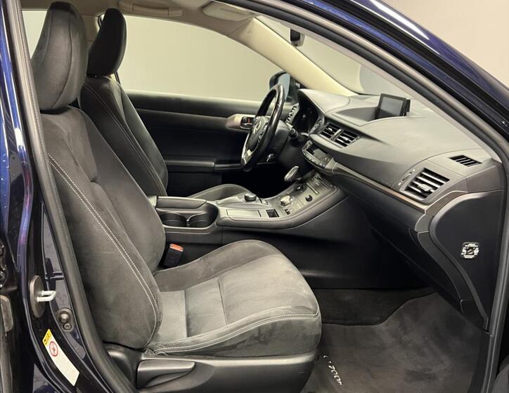 Lexus CT 200h 7