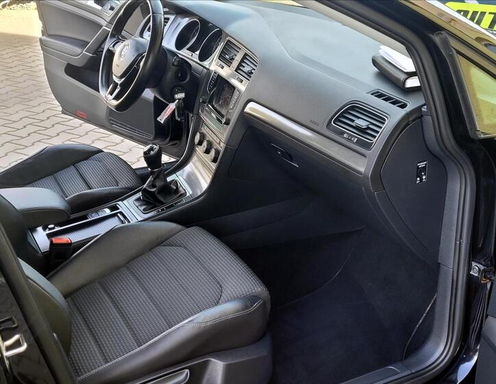 Volkswagen Golf 22