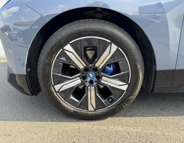 BMW iX 4