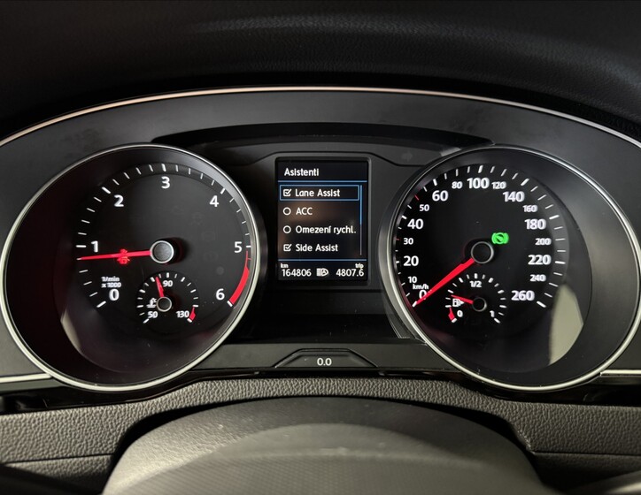 Volkswagen Passat 25