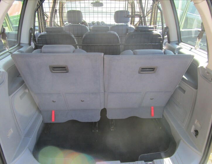 Ford Galaxy 29