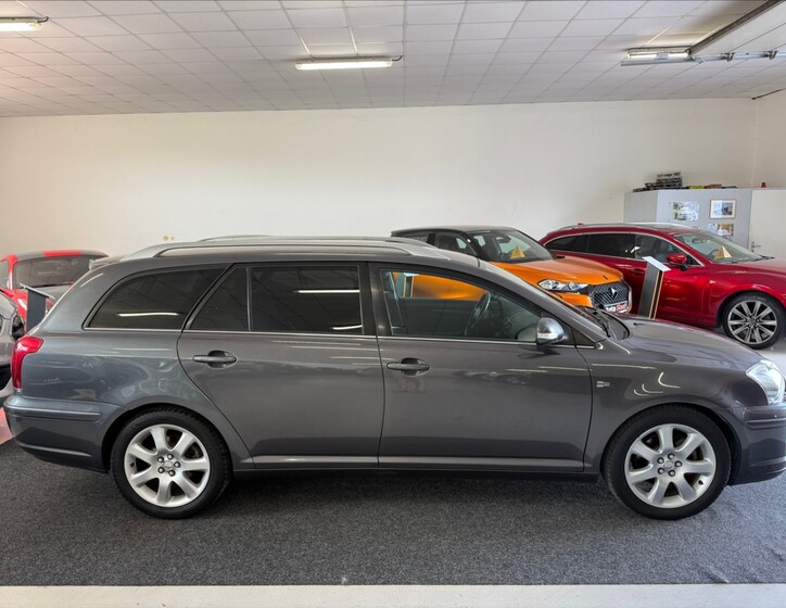 Toyota Avensis 4