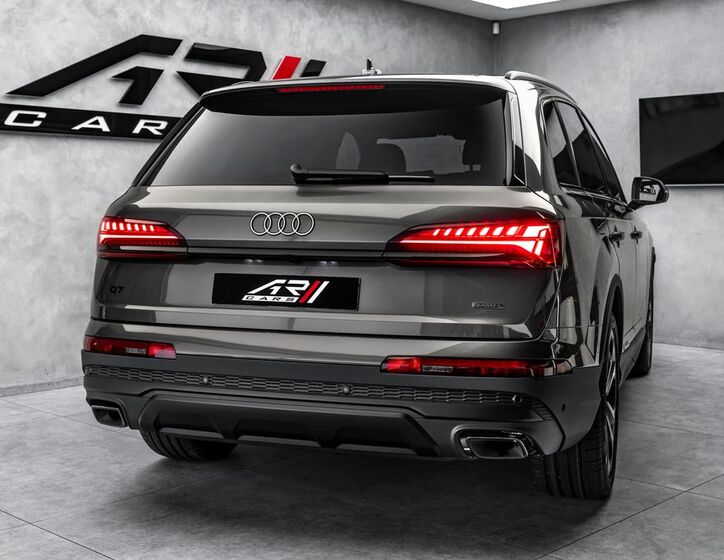 Audi Q7 6