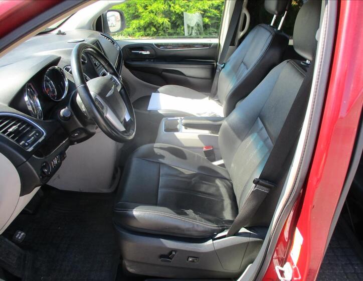 Chrysler Town & Country 8