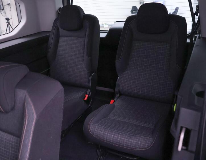 Peugeot Rifter 17