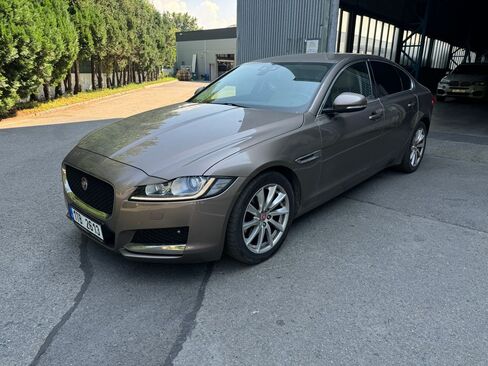 Jaguar XF