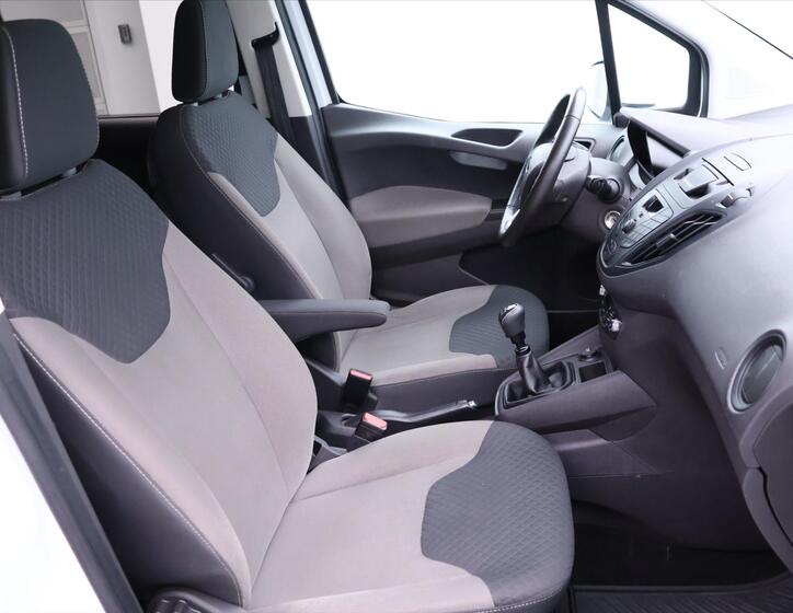 Ford Tourneo Courier 11
