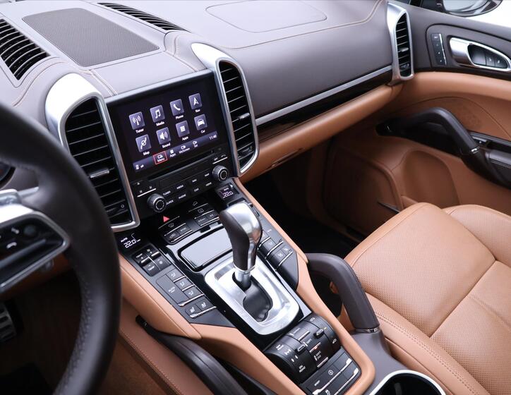 Porsche Cayenne 26
