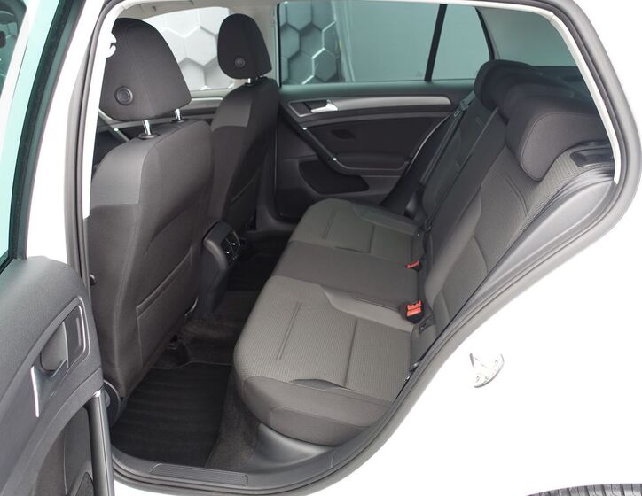 Volkswagen Golf 27