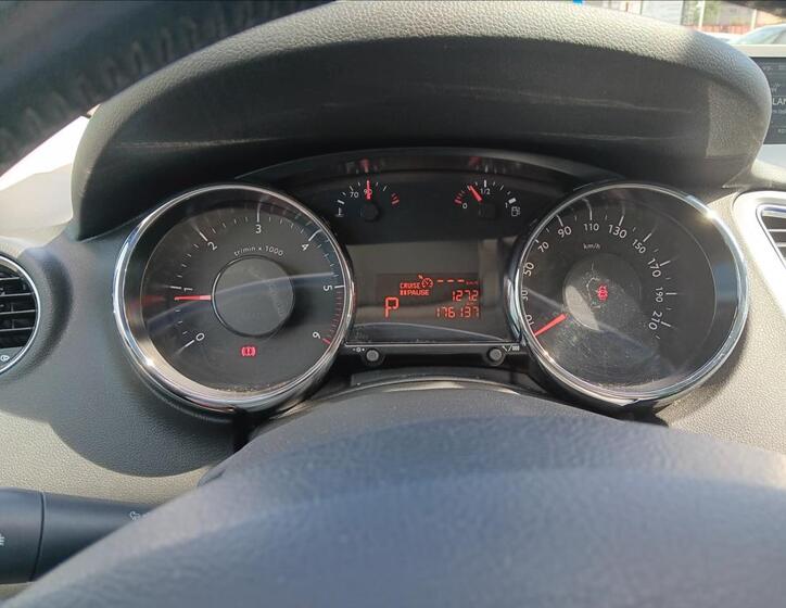 Peugeot 5008 12