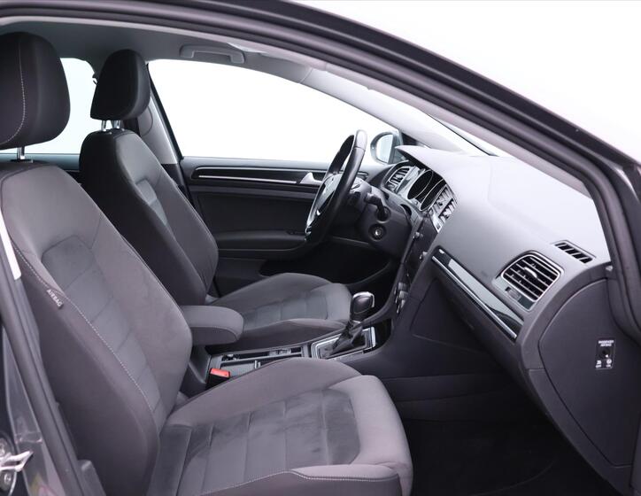 Volkswagen Golf 12