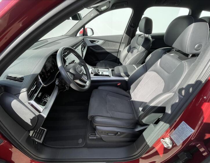 Audi Q7 4