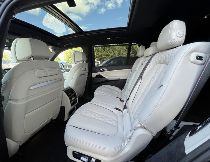 BMW X7 11